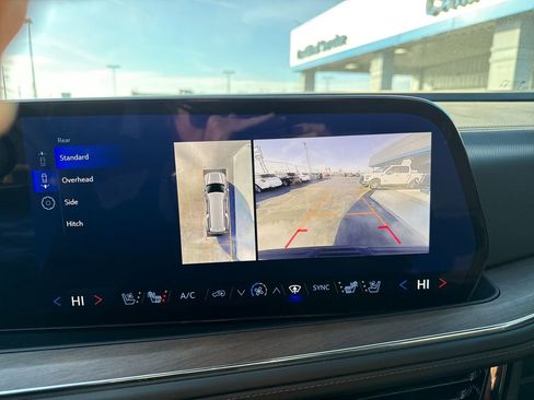 Used 2025 Chevrolet Suburban High Country image 25