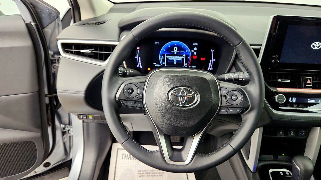 Used 2025 Toyota Corolla Cross XLE w/ Convenience Package AWD/4WD image 14