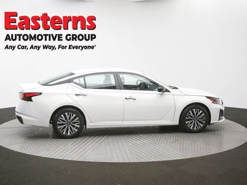 Used 2025 Nissan Altima 2.5 SV FWD image 45