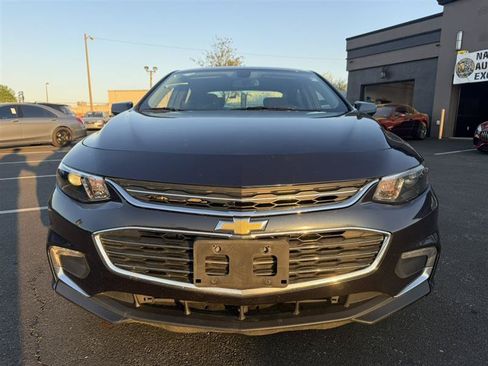 Used 2018 Chevrolet Malibu LT FWD image 3