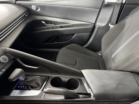 Certified 2024 Hyundai Elantra SE FWD image 21
