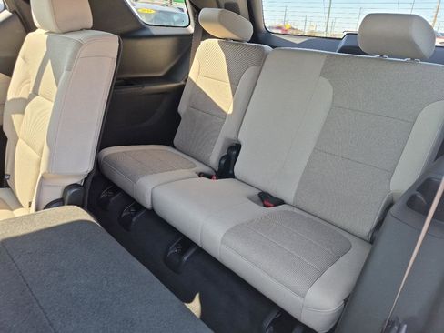 Used 2022 Chevrolet Traverse LS image 13