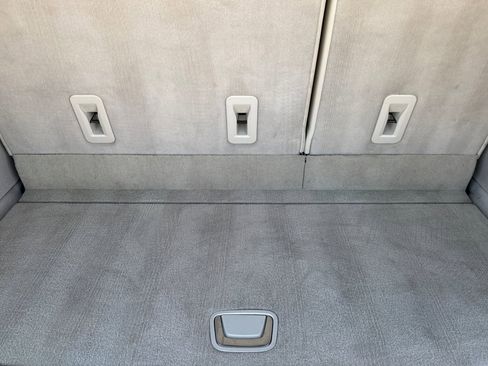 Used 2021 Cadillac Escalade Premium Luxury Platinum image 16