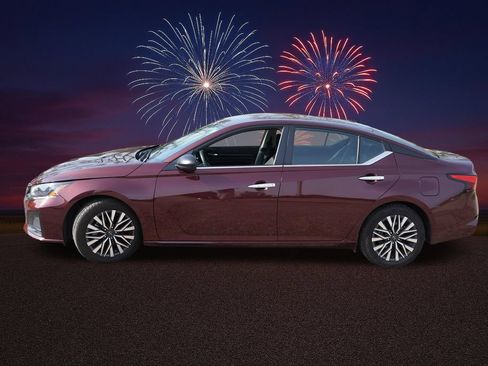 Used 2024 Nissan Altima 2.5 SV FWD image 9