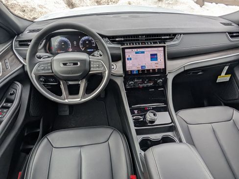 New 2025 Jeep Grand Cherokee L Limited image 13