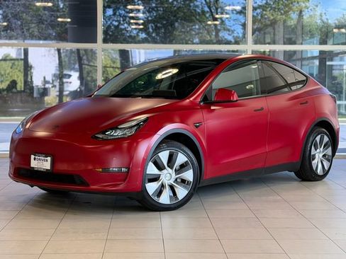 Used 2022 Tesla Model Y Long Range AWD/4WD image 1