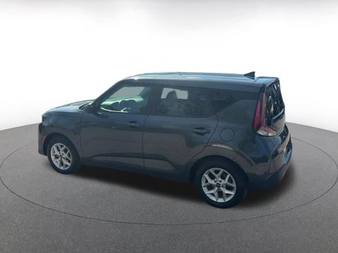 Used 2025 Kia Soul LX w/ LX Technology Package FWD image 10