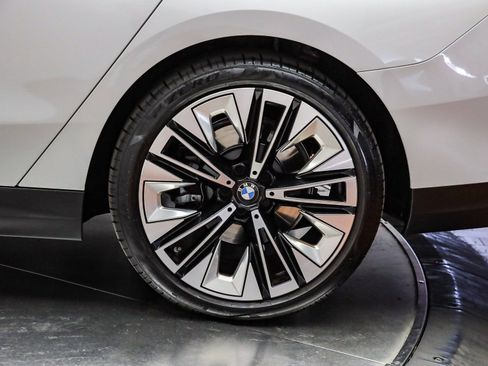 Used 2025 BMW 530i image 11