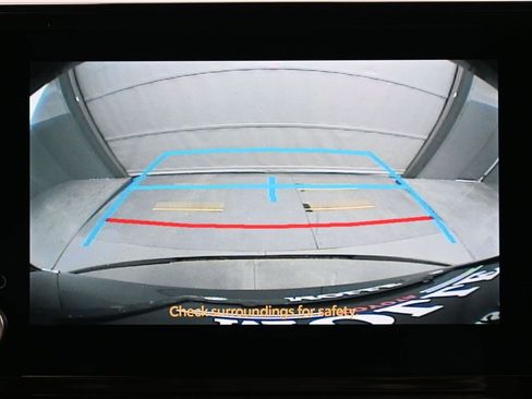 Used 2025 Toyota Sienna LE image 21