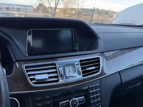 Used 2015 Mercedes-Benz E 400 4MATIC Sedan image 4
