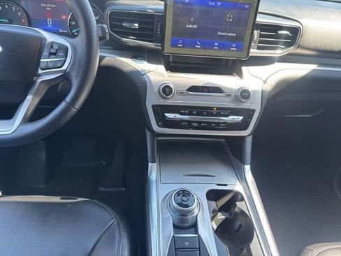 Used 2023 Ford Explorer XLT w/ Equipment Group 202A AWD/4WD image 28