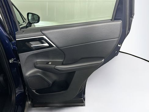 Used 2024 Mitsubishi Outlander SE image 32