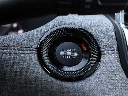 New 2024 Jeep Compass Latitude w/ Sun and Sound Group image 31