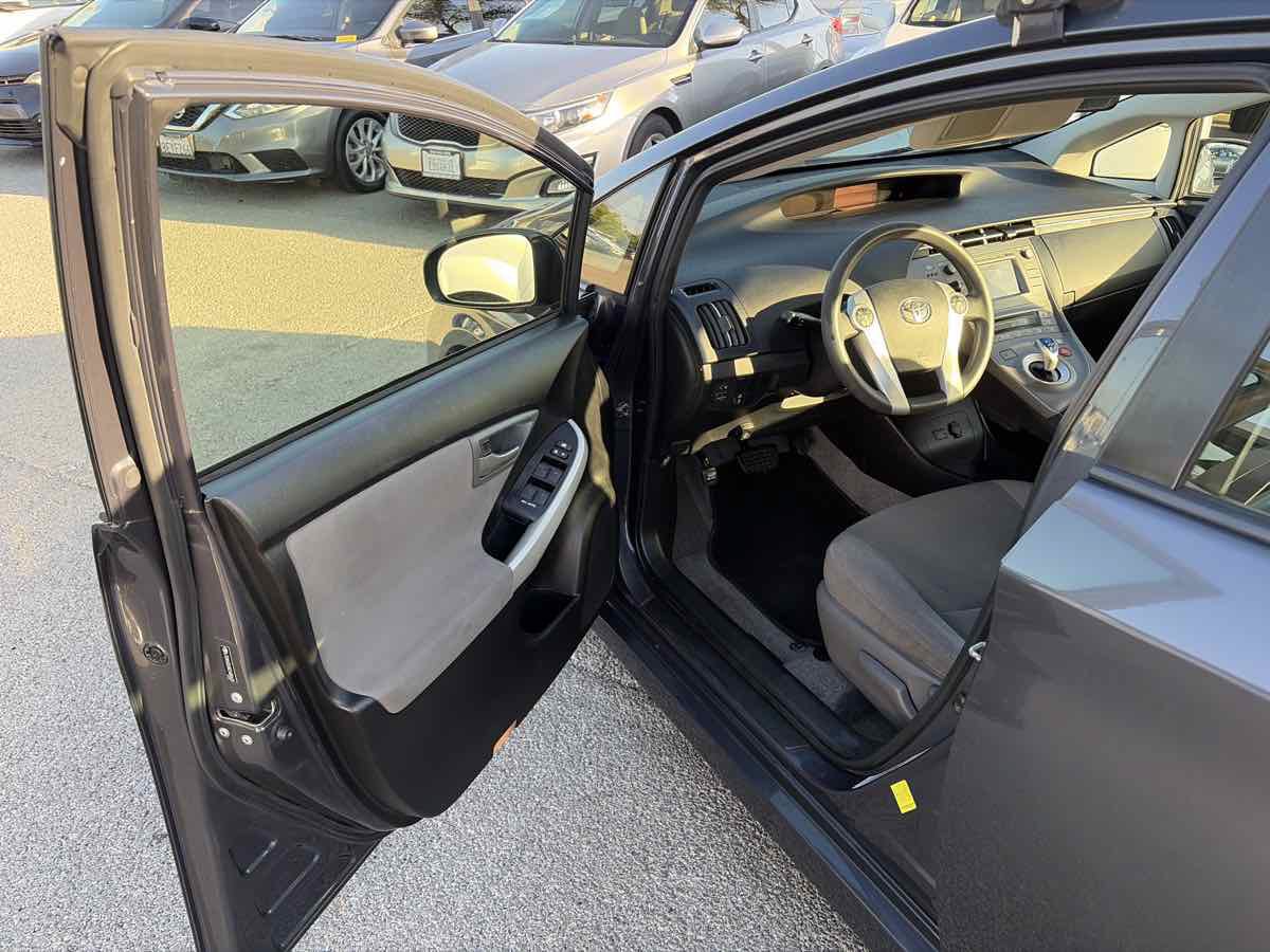Used 2012 Toyota Prius Three FWD image 6