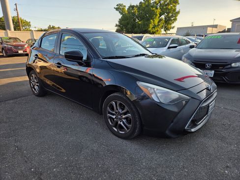 Used 2020 Toyota Yaris LE FWD image 5