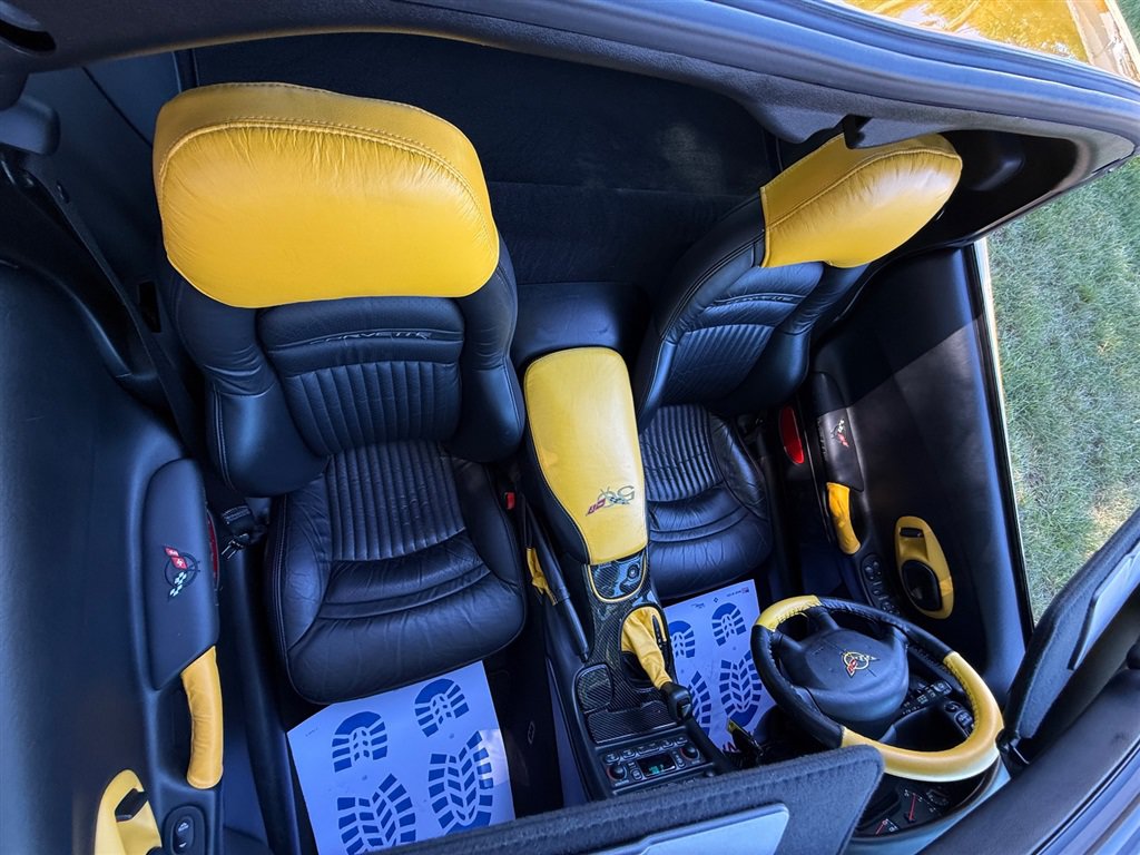 Used 2003 Chevrolet Corvette Coupe w/ Preferred Equipment Group RWD image 62