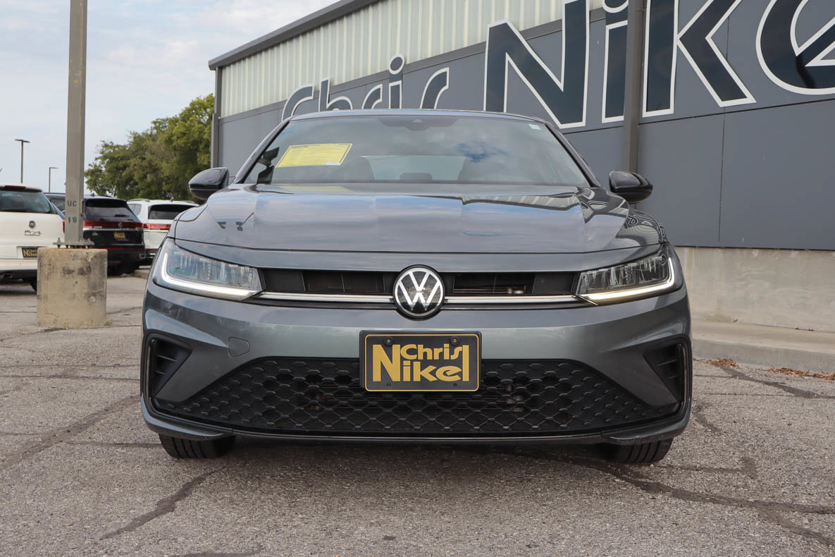 Used 2025 Volkswagen Jetta Sport FWD image 2