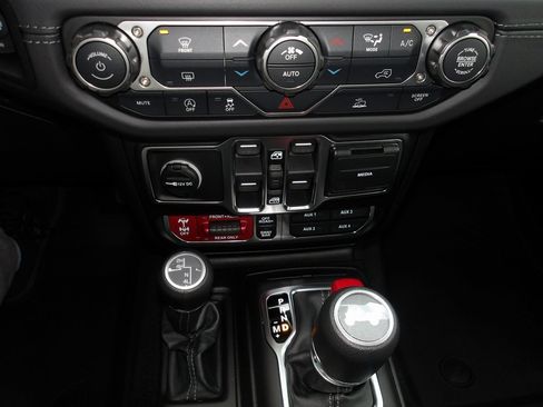 New 2026 Jeep Wrangler Unlimited Rubicon image 17