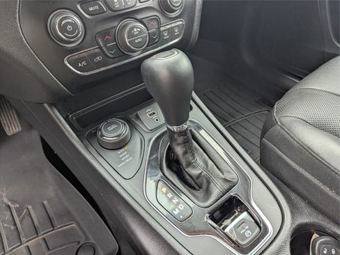 Used 2020 Jeep Cherokee Limited image 23