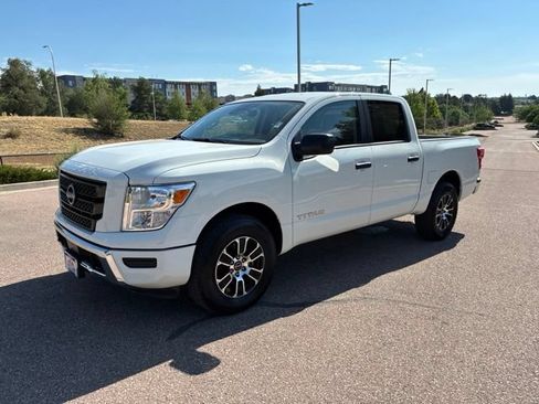 Used 2024 Nissan Titan SV AWD/4WD image 3