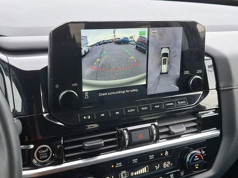 Used 2023 Nissan Pathfinder SL w/ Black Appearance Package image 4