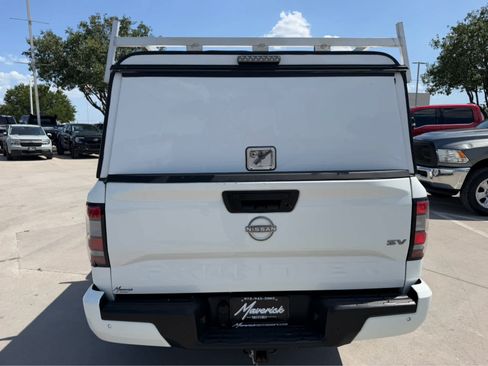 Used 2022 Nissan Frontier SV w/ Technology Package RWD image 11