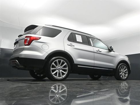 Used 2017 Ford Explorer Limited FWD image 33