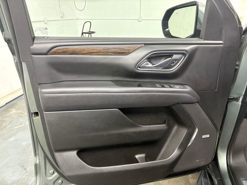 Used 2023 Chevrolet Suburban Premier AWD/4WD image 9