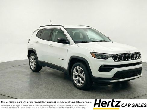 Used 2025 Jeep Compass Latitude image 1