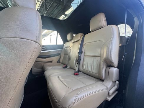 Used 2016 Ford Explorer XLT w/ Equipment Group 202A image 15