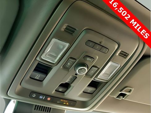 Used 2024 GMC Yukon Denali image 43