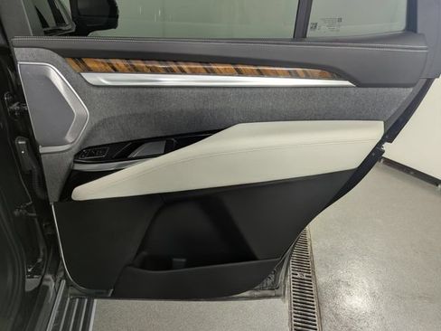 Used 2025 Cadillac Escalade Sport Platinum w/ LPO, Floor Liner Package AWD/4WD image 19