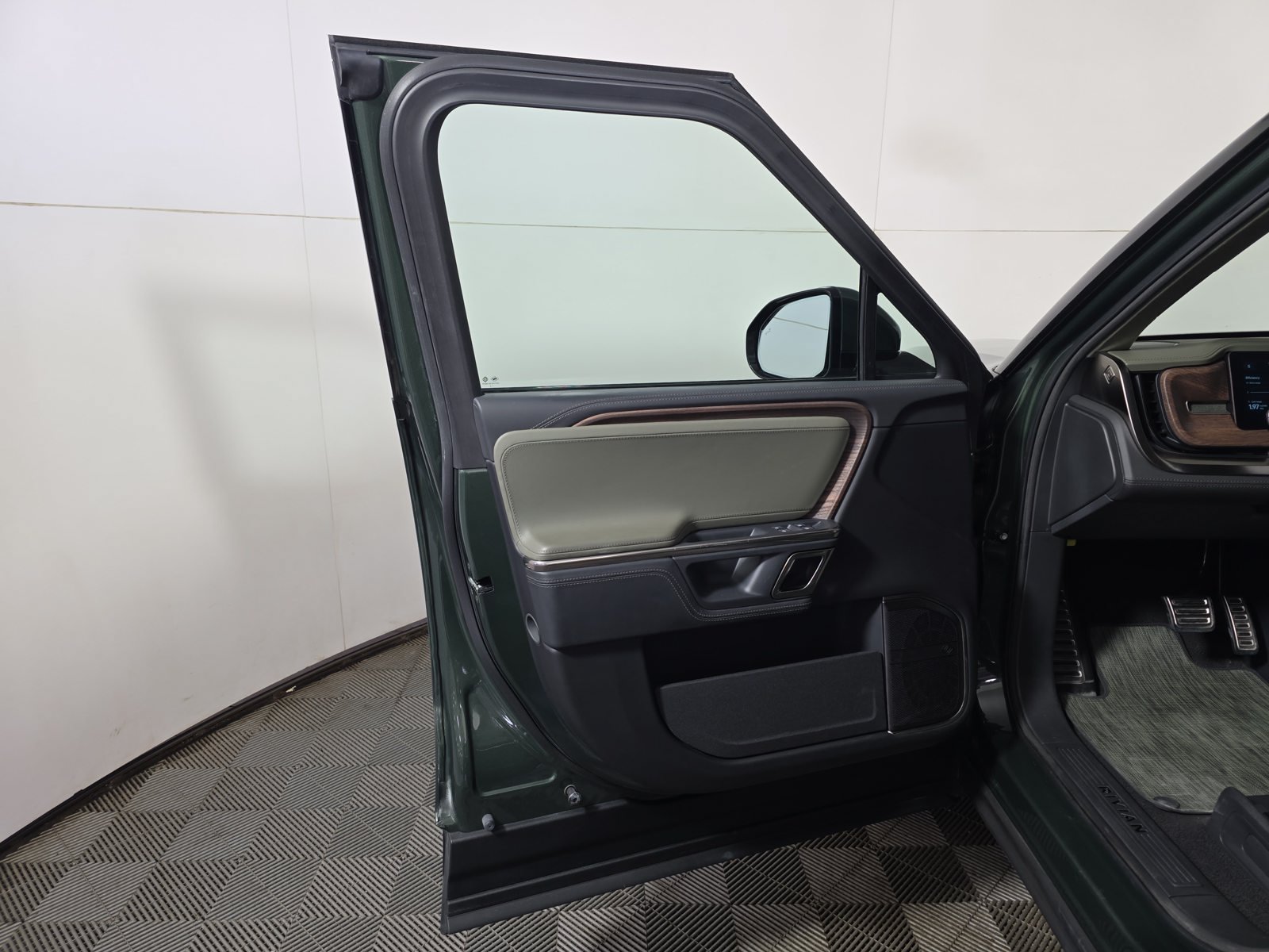 Used 2023 Rivian R1S Adventure Quad AWD/4WD image 16