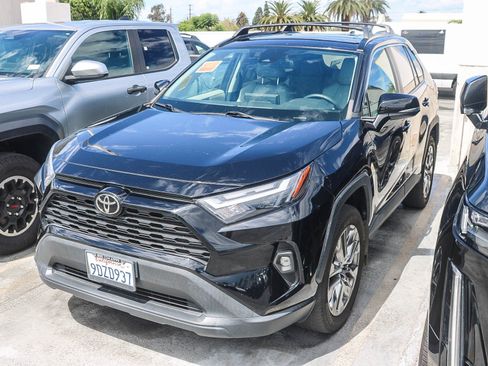 Used 2022 Toyota RAV4 XLE Premium FWD image 5