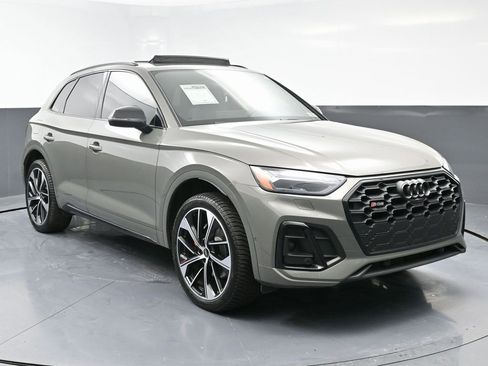 Used 2023 Audi SQ5 Prestige w/ Prestige Package image 3