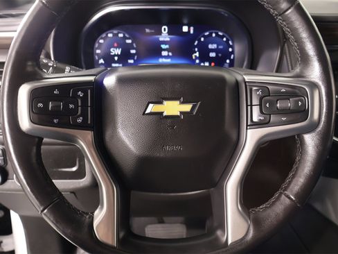 Used 2022 Chevrolet Suburban LT w/ Luxury Package image 3