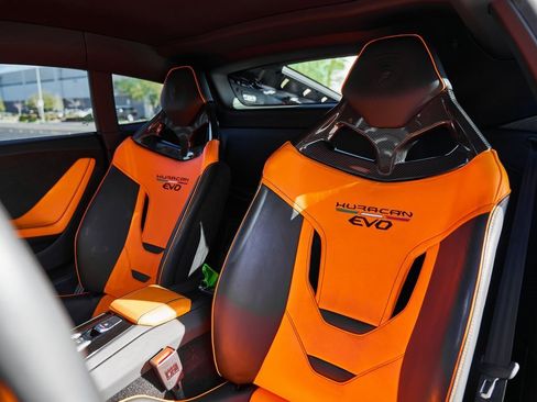 Used 2020 Lamborghini Huracan EVO image 39