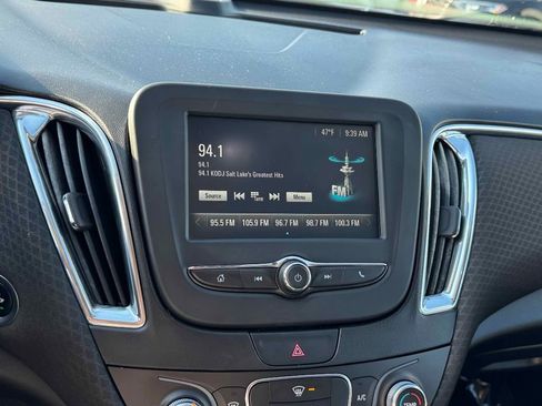 Used 2017 Chevrolet Malibu LT image 17