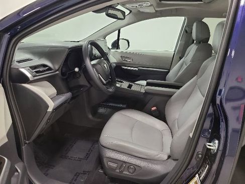 Certified 2021 Toyota Sienna XLE FWD image 18