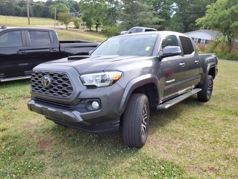 Used 2022 Toyota Tacoma TRD Sport w/ Technology Package RWD image 10