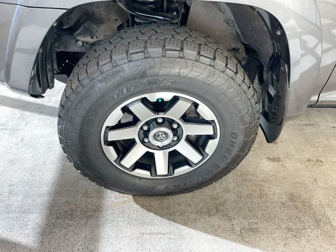Certified 2019 Toyota 4Runner TRD Off-Road Premium AWD/4WD image 10