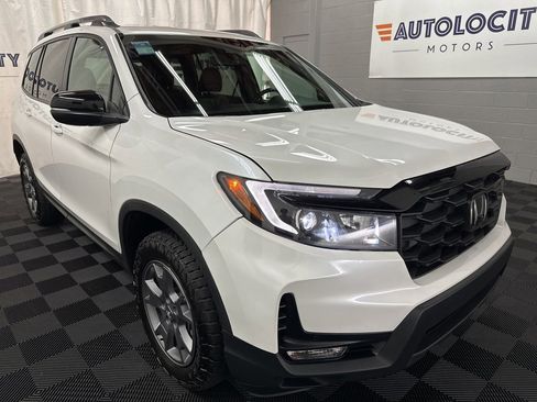 Used 2024 Honda Passport TrailSport image 3
