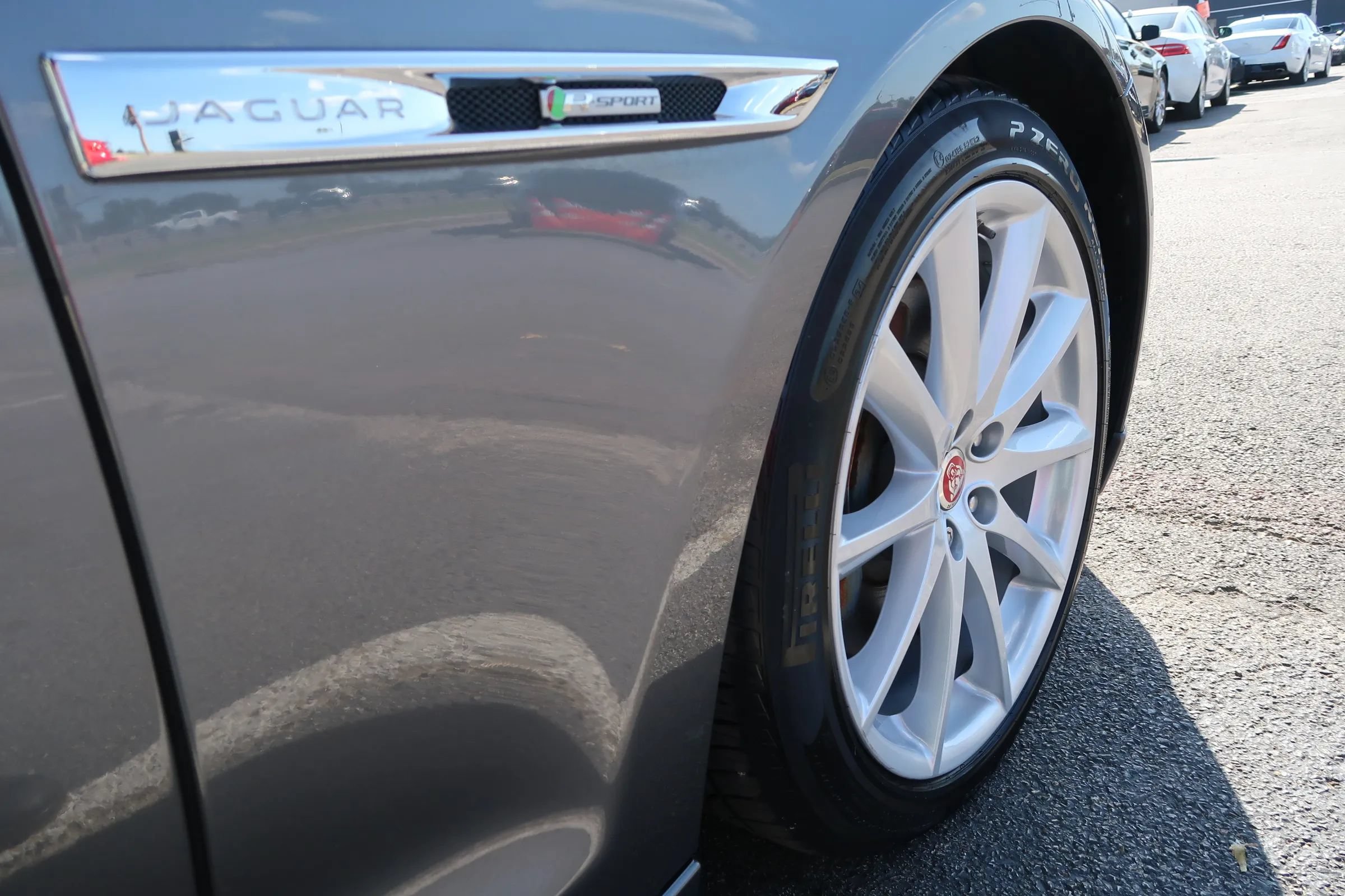 Used 2019 Jaguar XJ R-Sport RWD image 51
