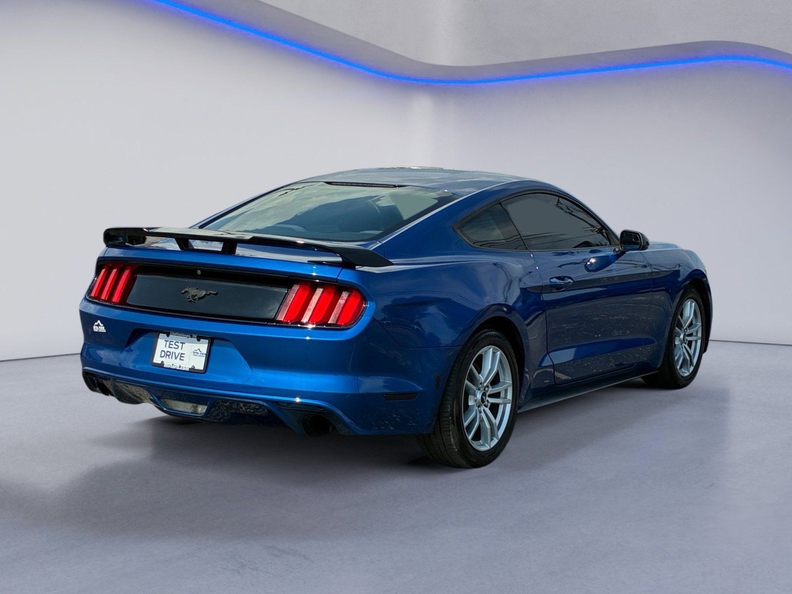 Used 2017 Ford Mustang Coupe RWD image 6