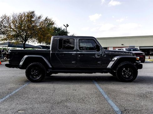 Used 2025 Jeep Gladiator Sport image 4