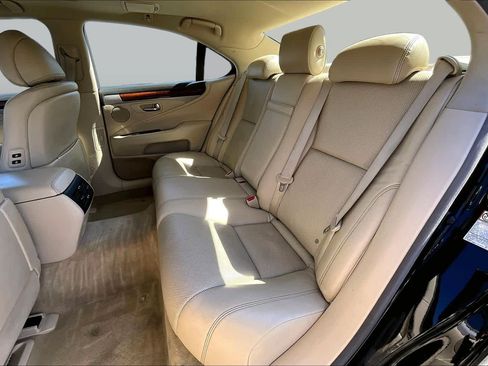 Used 2016 Lexus LS 460 w/ Comfort Package RWD image 18