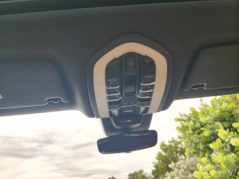 Used 2023 Porsche Macan image 32