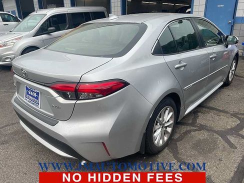 Used 2020 Toyota Corolla XLE FWD image 3