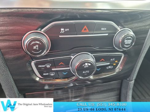 Used 2016 Chrysler 300 Limited AWD/4WD image 24
