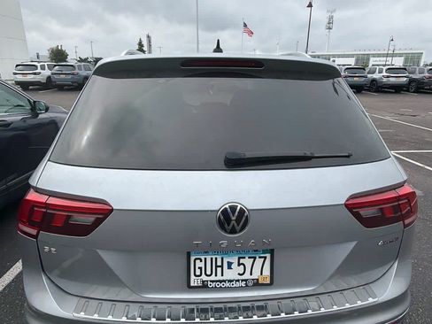 Used 2022 Volkswagen Tiguan SE AWD/4WD image 5